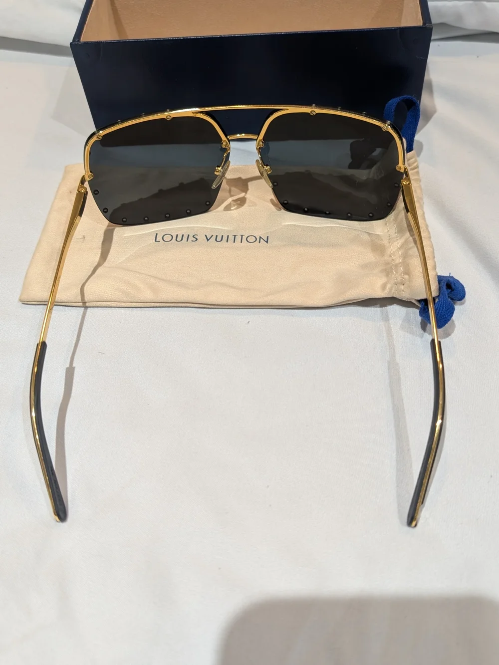 Louis Vuitton Gold Frame Sunglasses with Gray Lenses(ORIGINALS)
